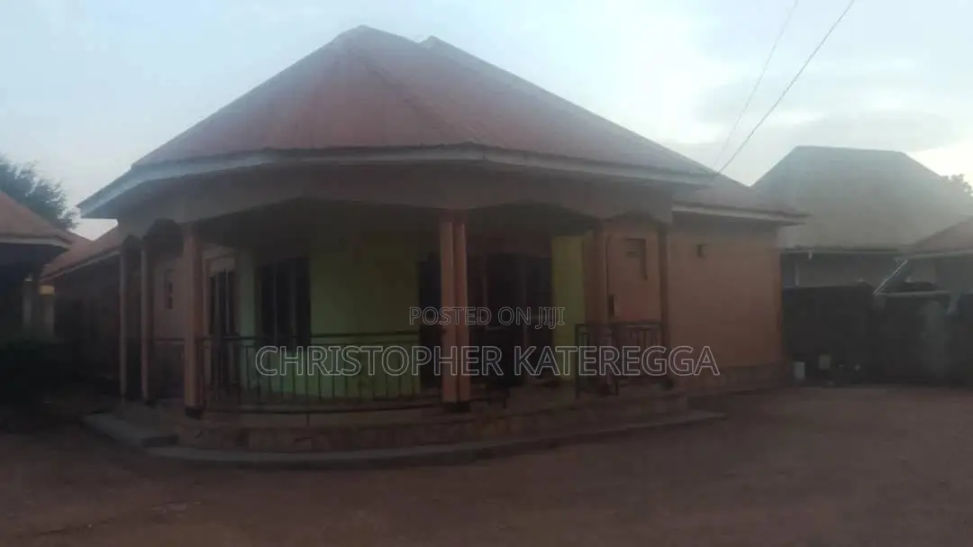 Guesthouse in Kavumba for Sale