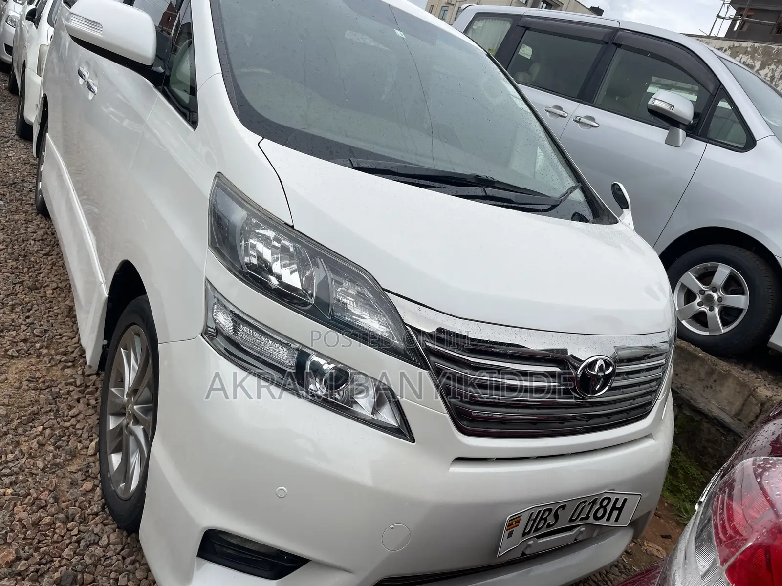 Toyota Vellfire 2011 White