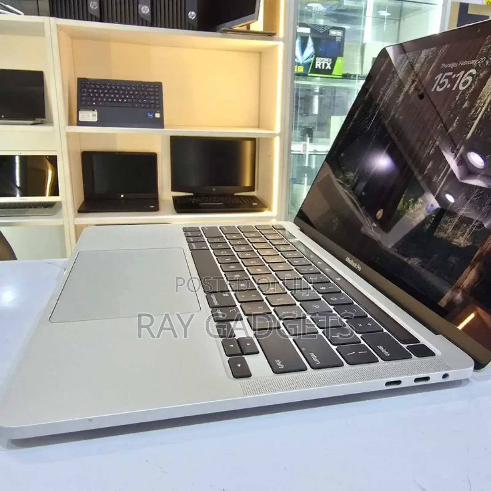 New Laptop Apple MacBook Pro 2019 16GB Intel Core i7 SSD 512GB