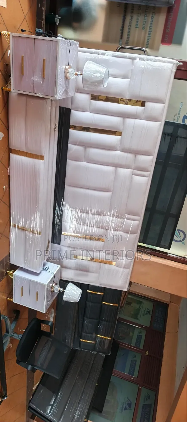 6*6 King Size Bed With Its 2 Drawers