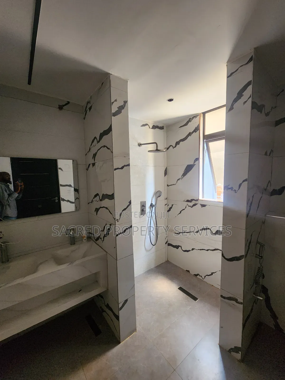3bdrm Apartment in Kyanja Kisaasi Road, Kawempe for rent