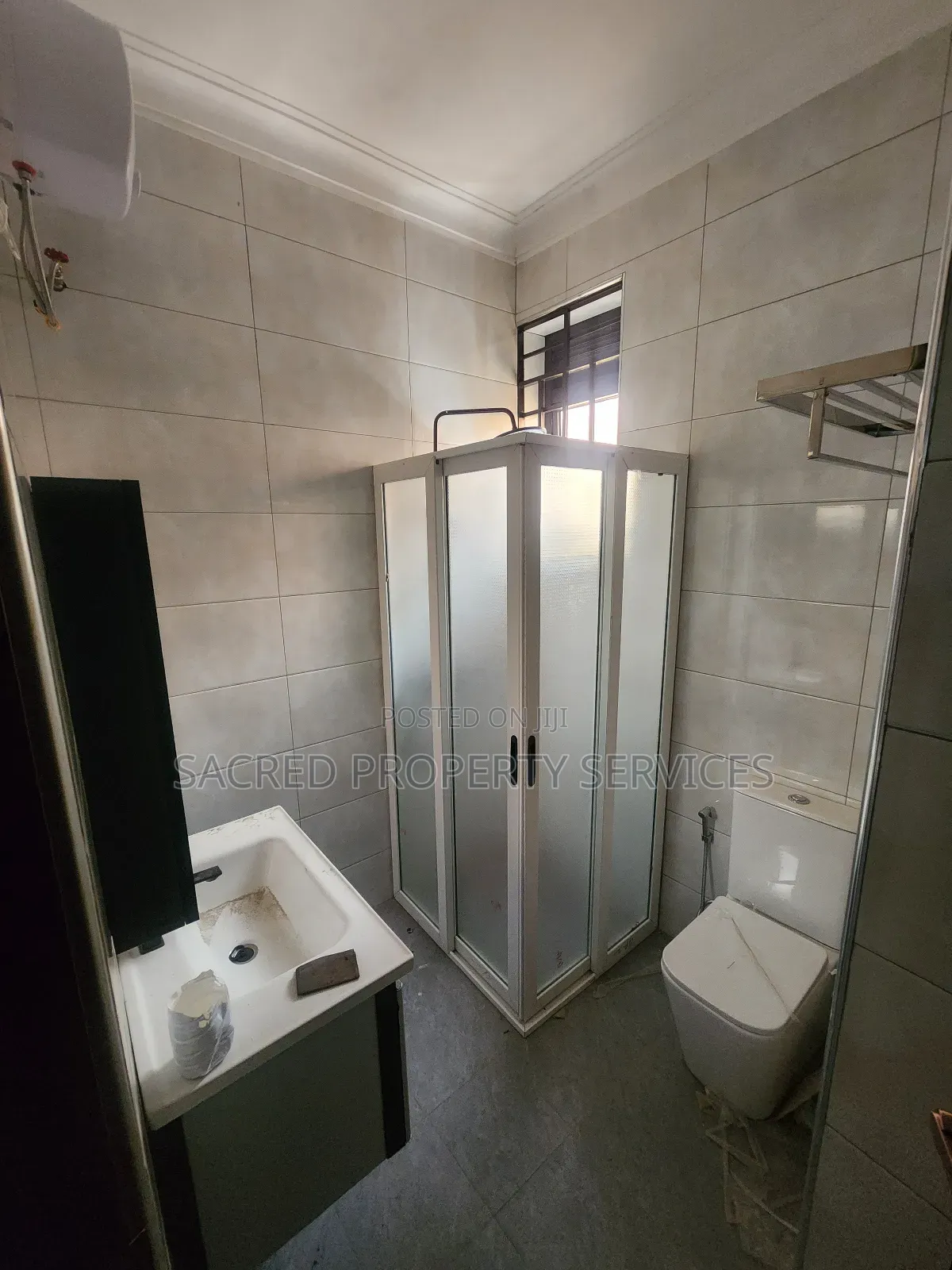 3bdrm Apartment in Kyanja Kisaasi Road, Kawempe for rent