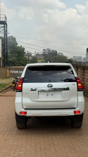 Toyota Land Cruiser Prado 2.8 2021 White