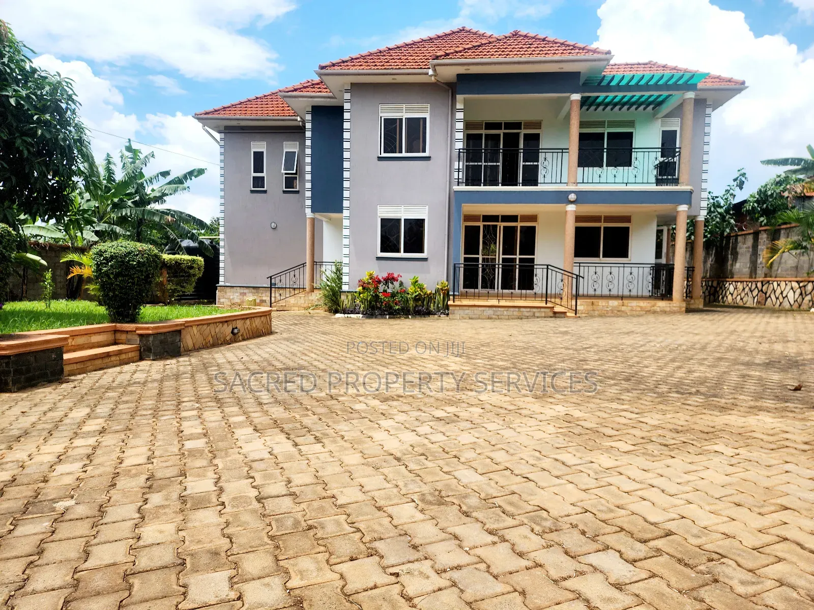 5bdrm Duplex in Bulido, Kira for sale
