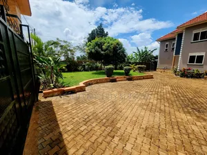 5bdrm Duplex in Bulido, Kira for sale