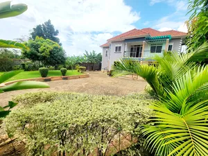 5bdrm Duplex in Bulido, Kira for sale
