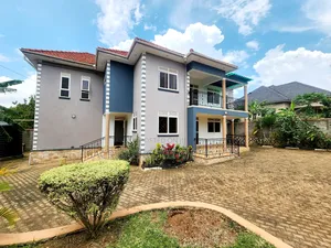 5bdrm Duplex in Bulido, Kira for sale