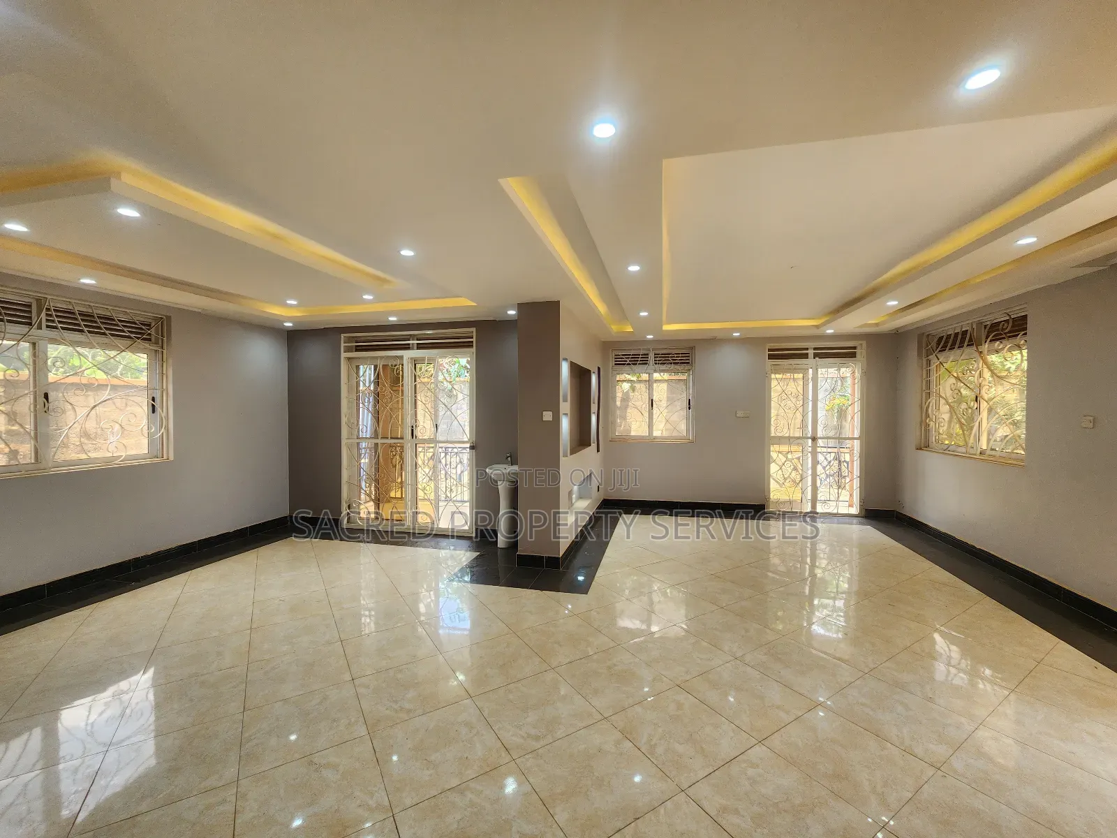 5bdrm Duplex in Bulido, Kira for sale