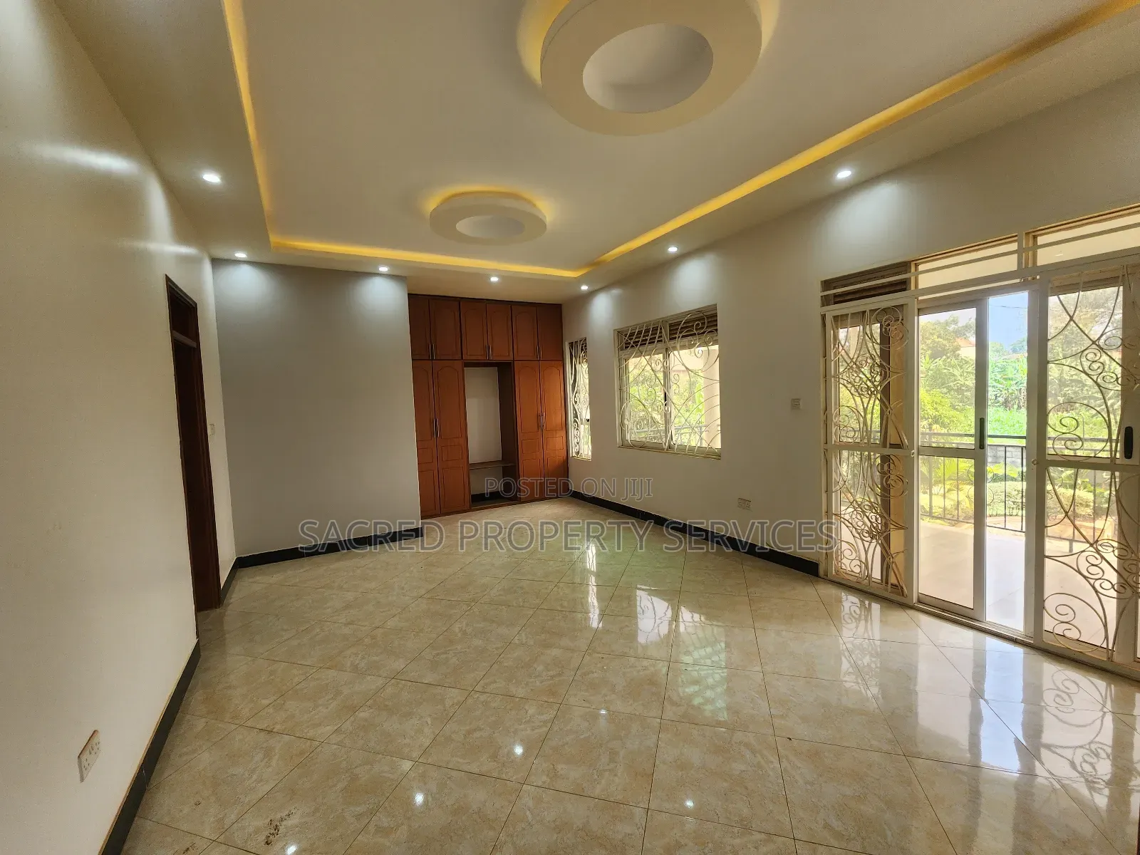 5bdrm Duplex in Bulido, Kira for sale