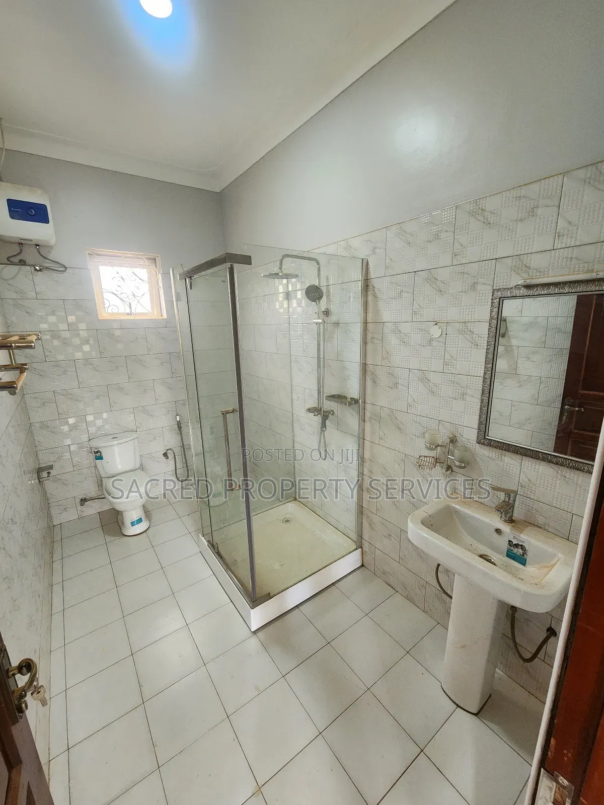 5bdrm Duplex in Bulido, Kira for sale