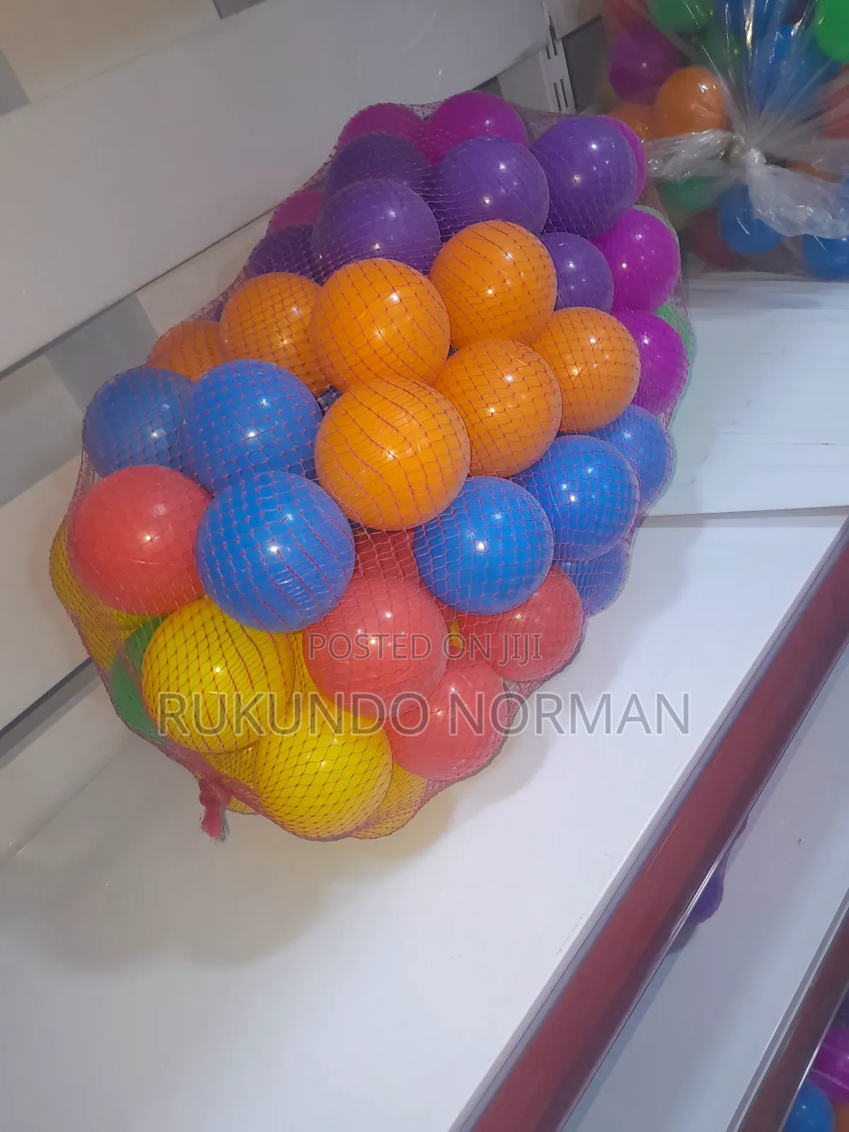 Coloured Balls 100pcs at 85000