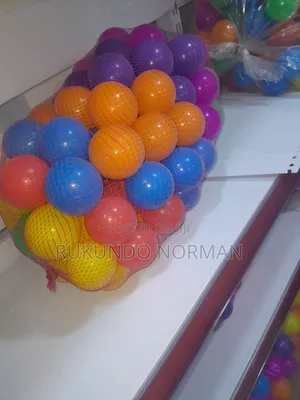 Coloured Balls 100pcs at 85000