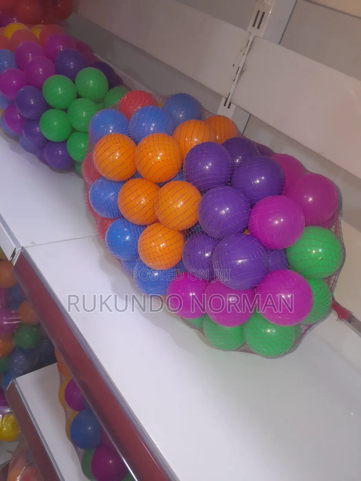 Coloured Balls 100pcs at 85000