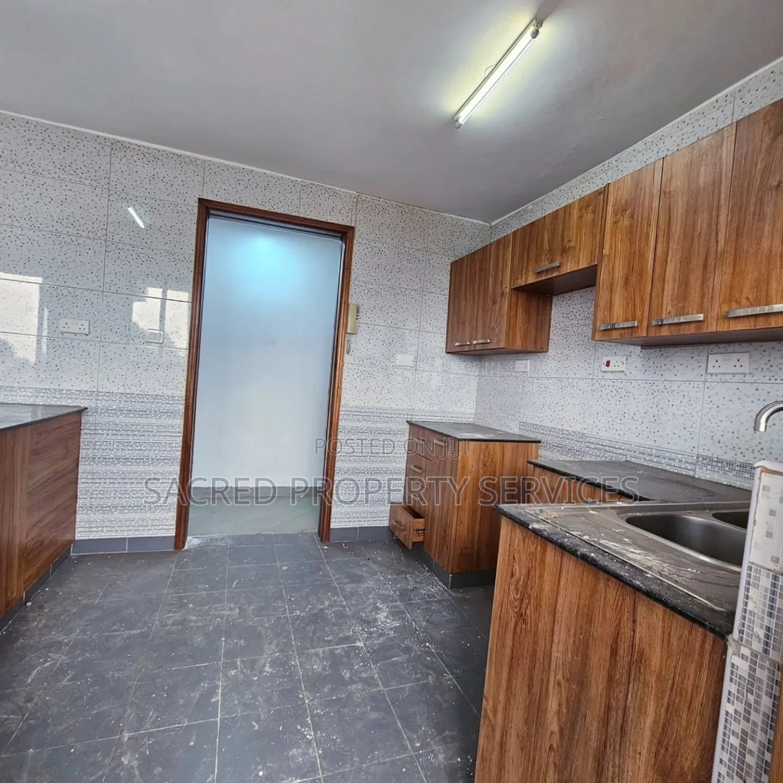 3bdrm Apartment in Kisaasi Kyanja, Kawempe for rent