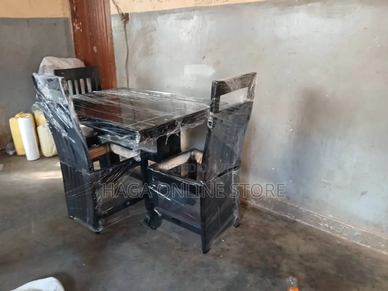 4 Seaters Dinning Table