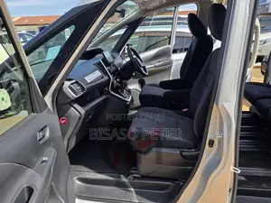 Nissan Serena 2016 Silver
