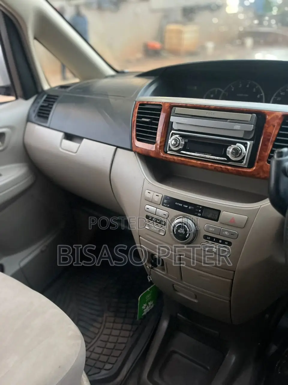 Toyota Noah 2.0 AWD (8 Seater) 2005 White