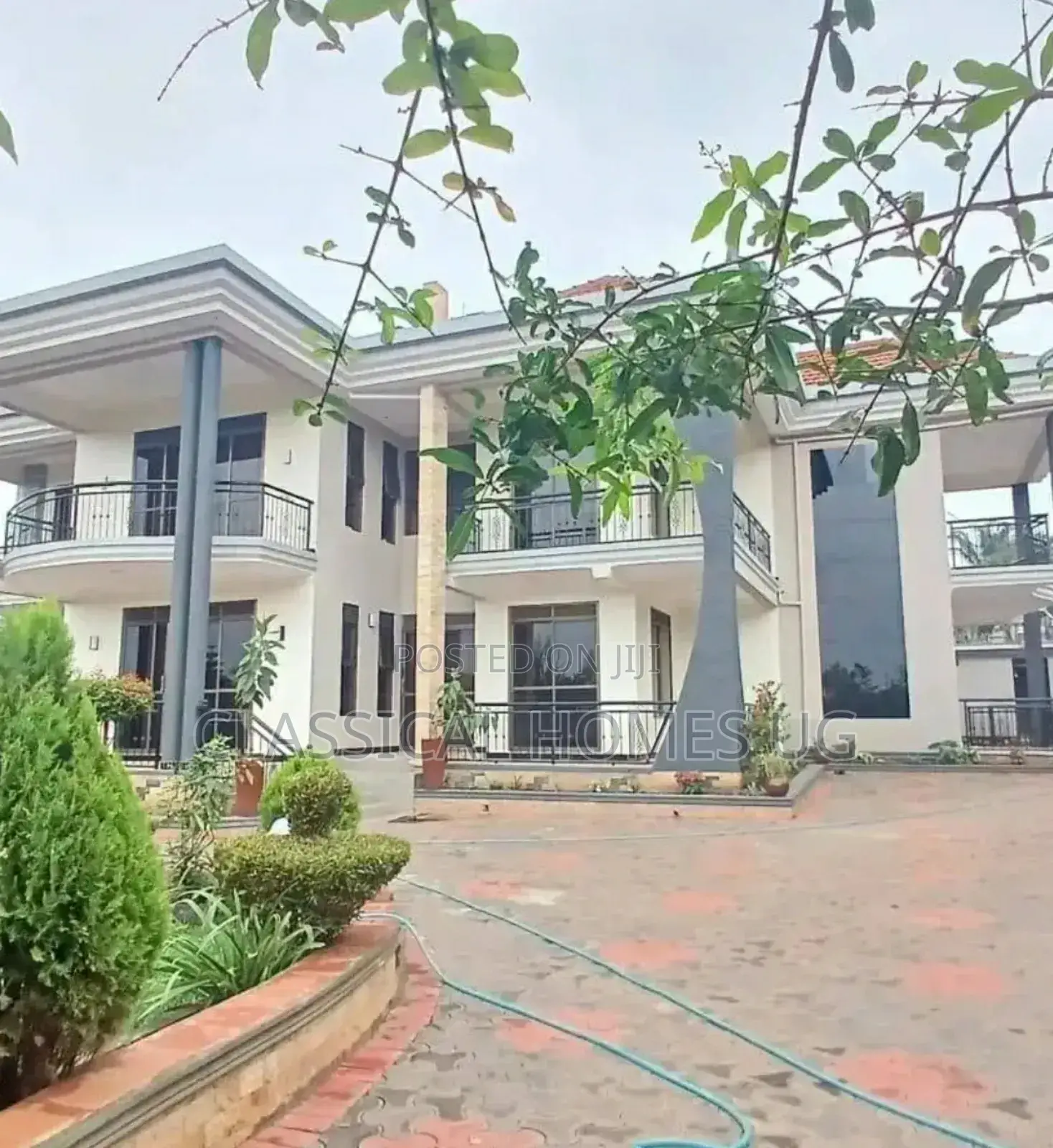 5bdrm Duplex in Lubowa Entebbe Road, Central Division for rent