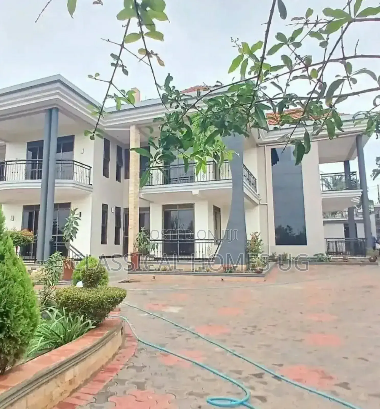 5bdrm Duplex in Lubowa Entebbe Road, Central Division for rent
