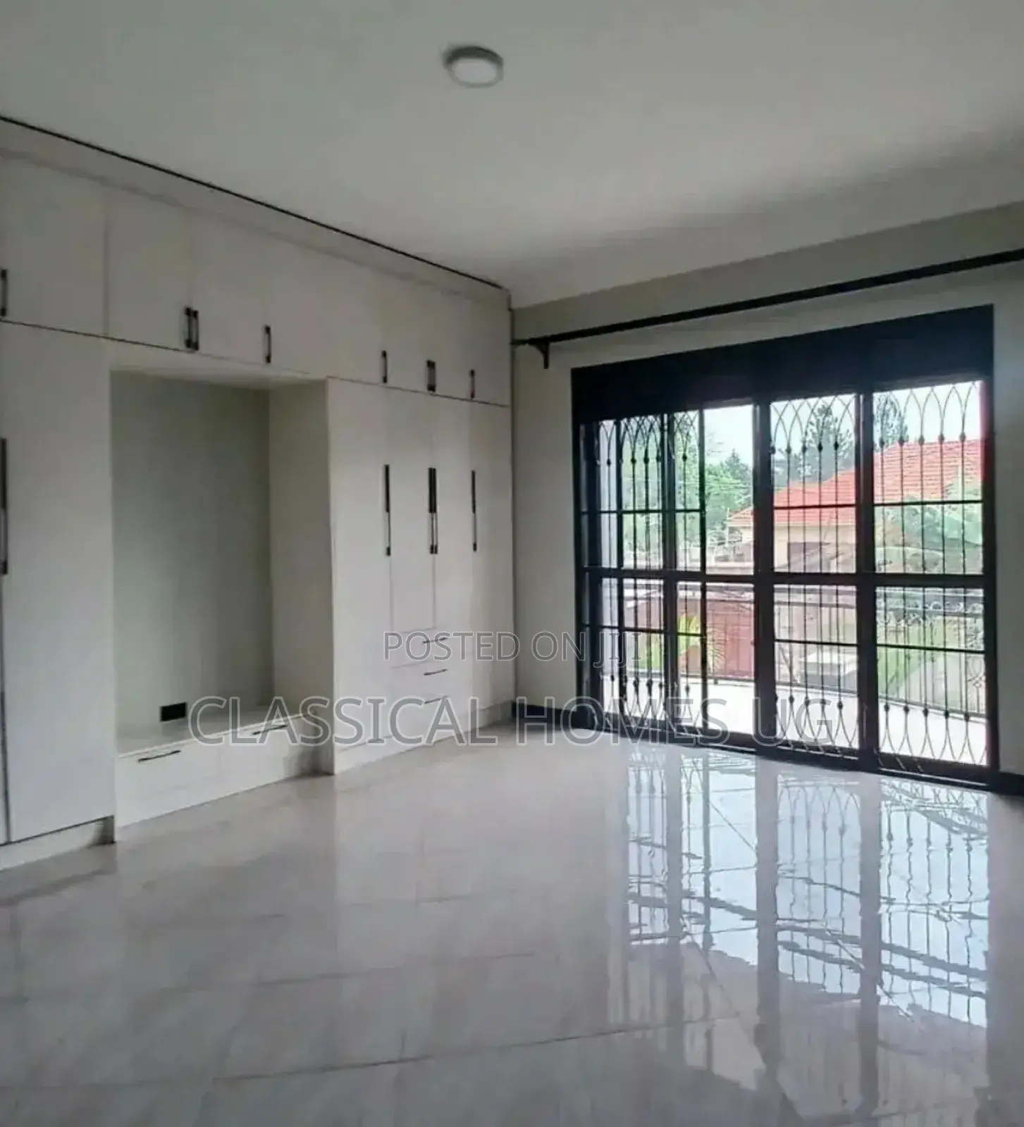 5bdrm Duplex in Lubowa Entebbe Road, Central Division for rent