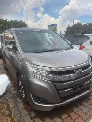 Toyota Noah 2017 Gray