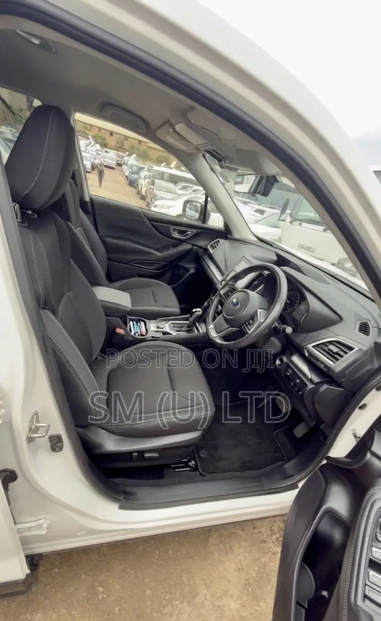 Subaru Forester Premium AWD 2020 White