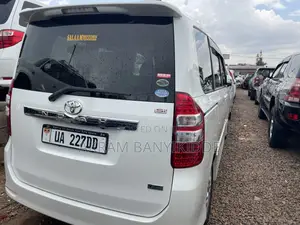 Toyota Noah 2012 White