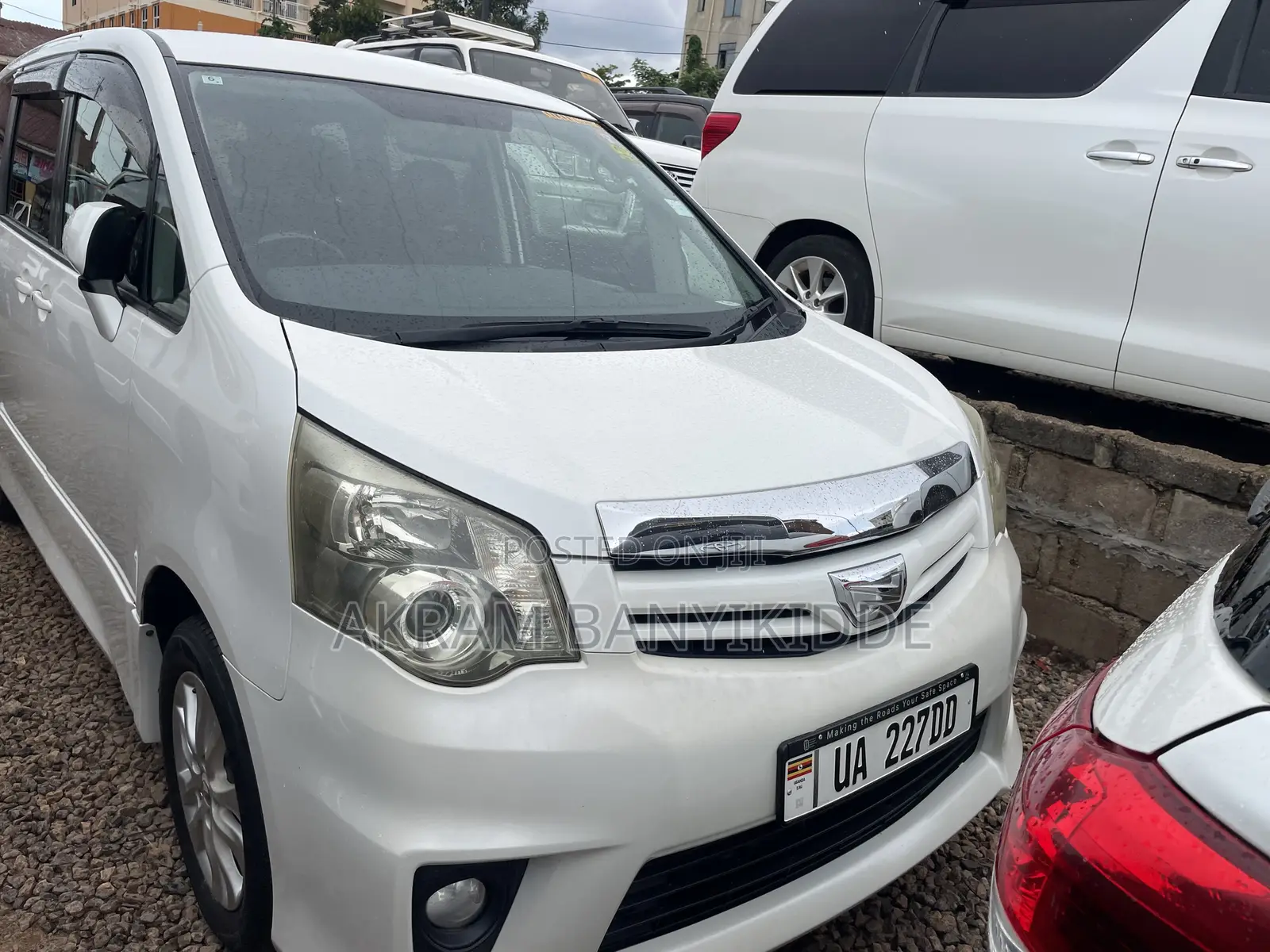 Toyota Noah 2012 White