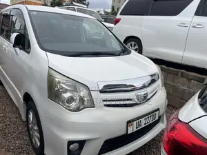 Toyota Noah 2012 White