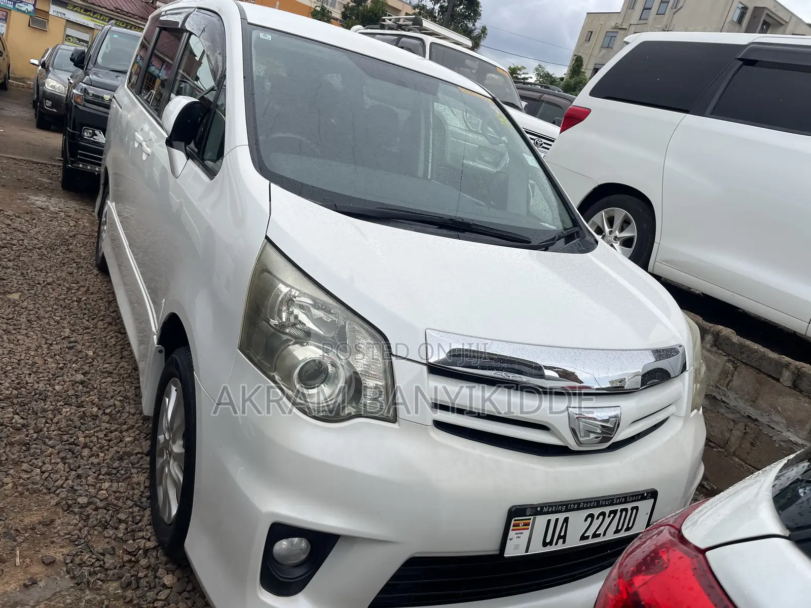 Toyota Noah 2012 White