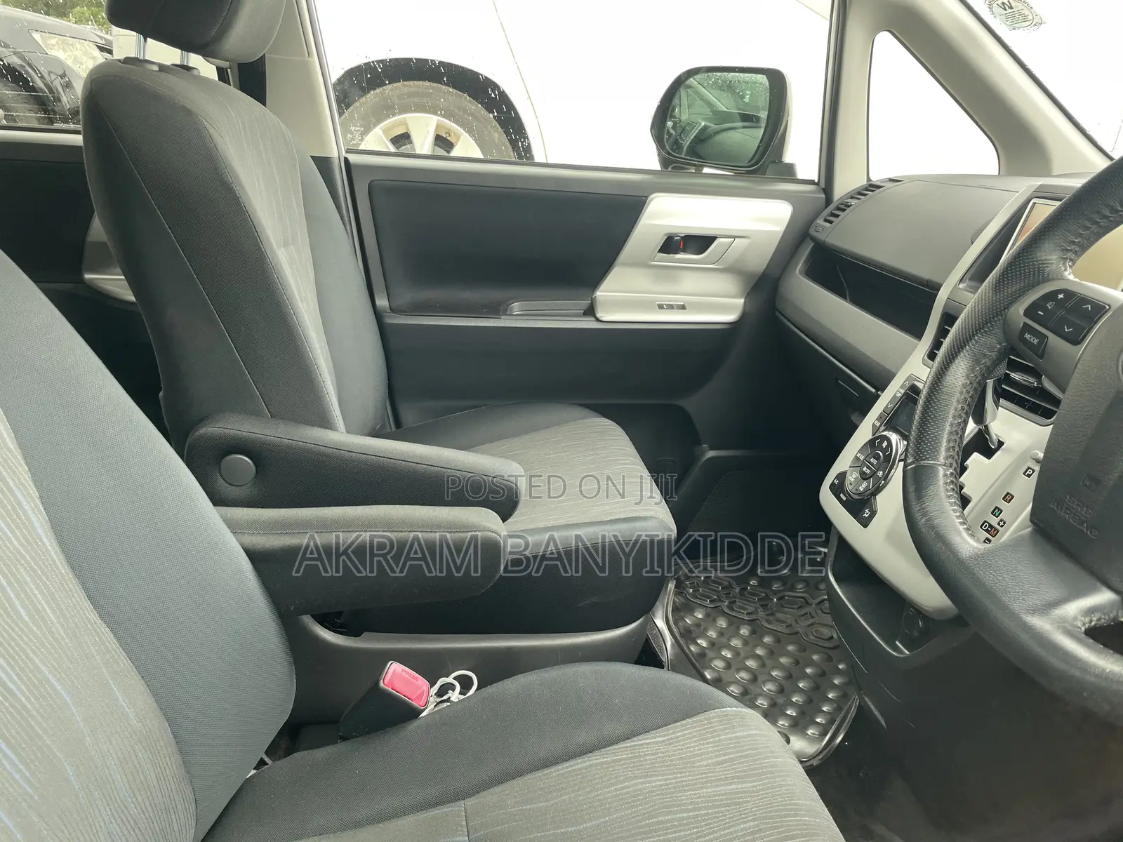 Toyota Noah 2012 White