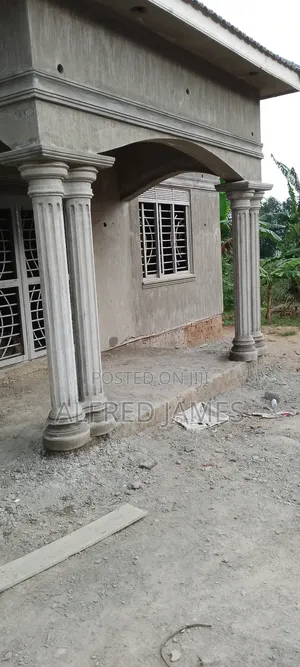 Double Columns Designing With A Square Top