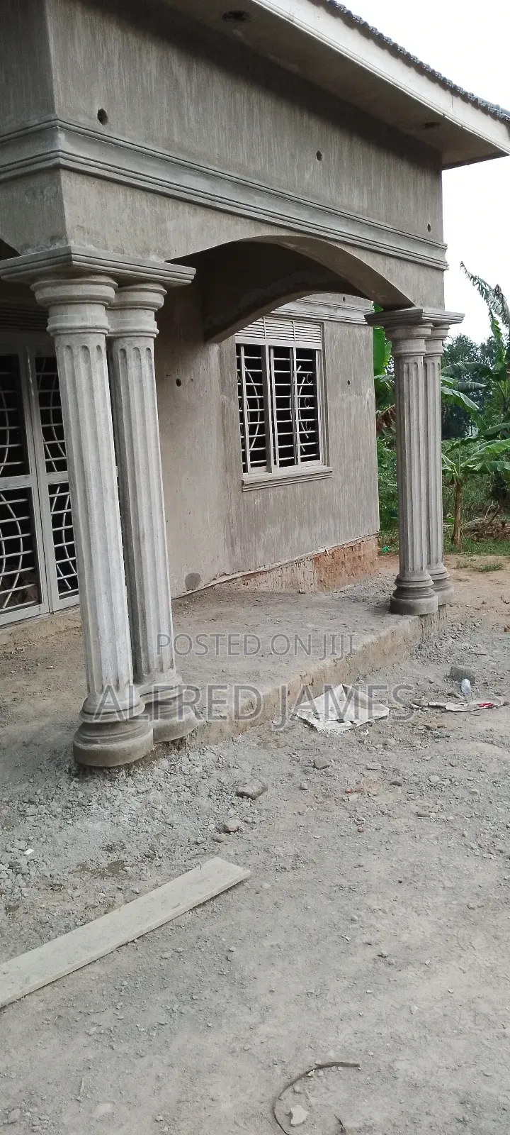 Double Columns Designing With A Square Top
