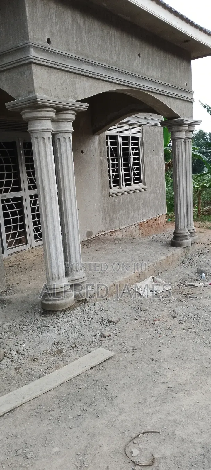 Double Columns Designing With A Square Top