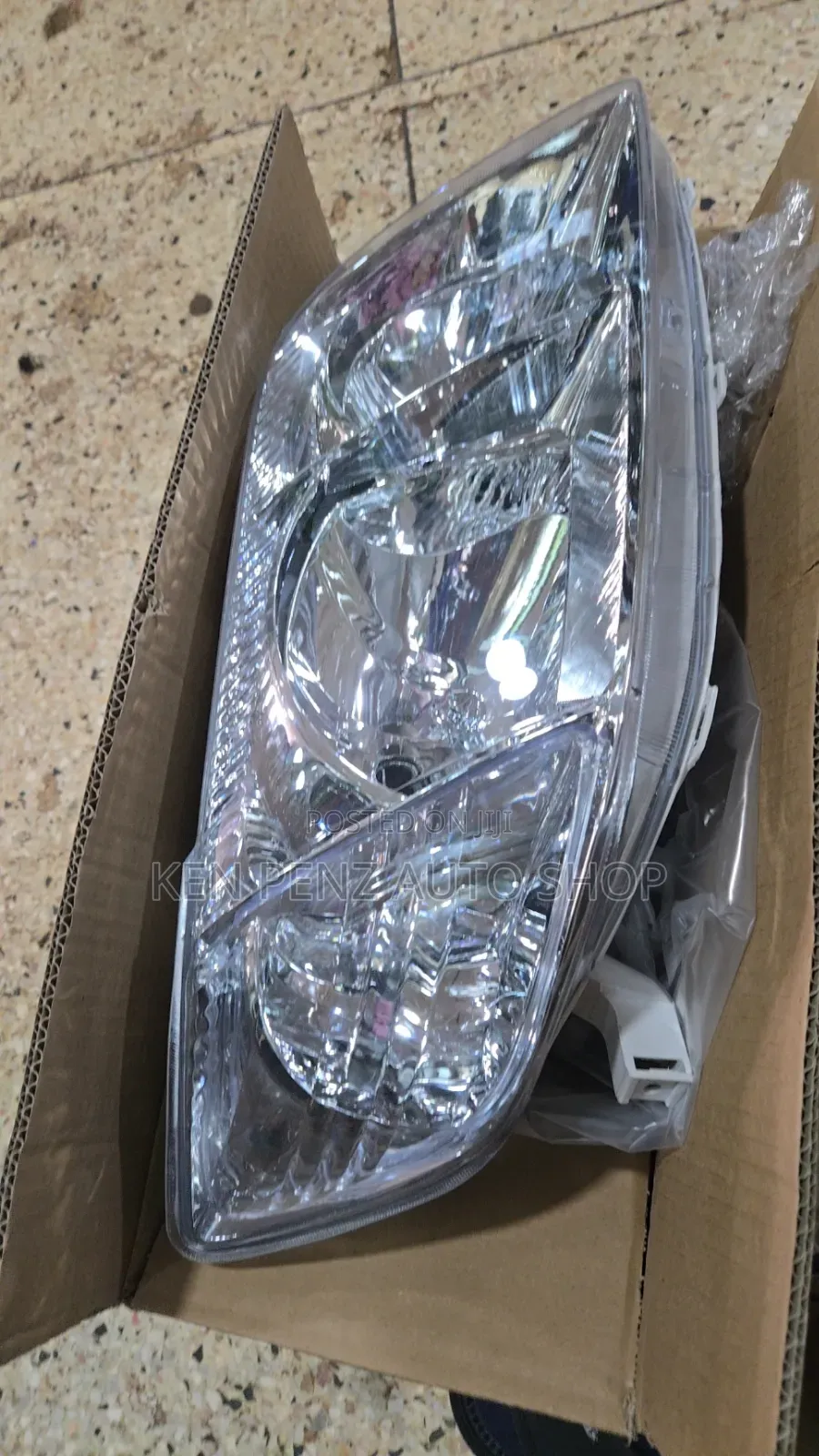 Corolla Fielder 2005 Headlamp