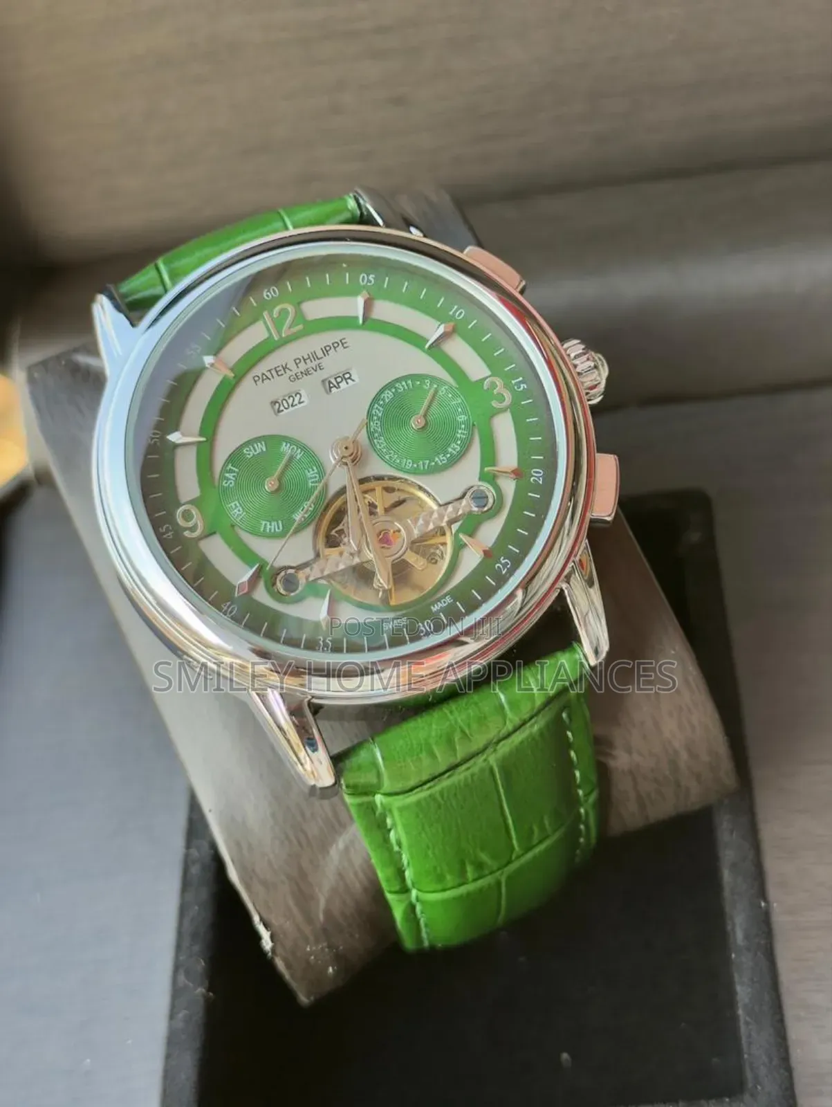 Green Leather Strapped Patek Phillipe Men's Mechanical Wrist Piece