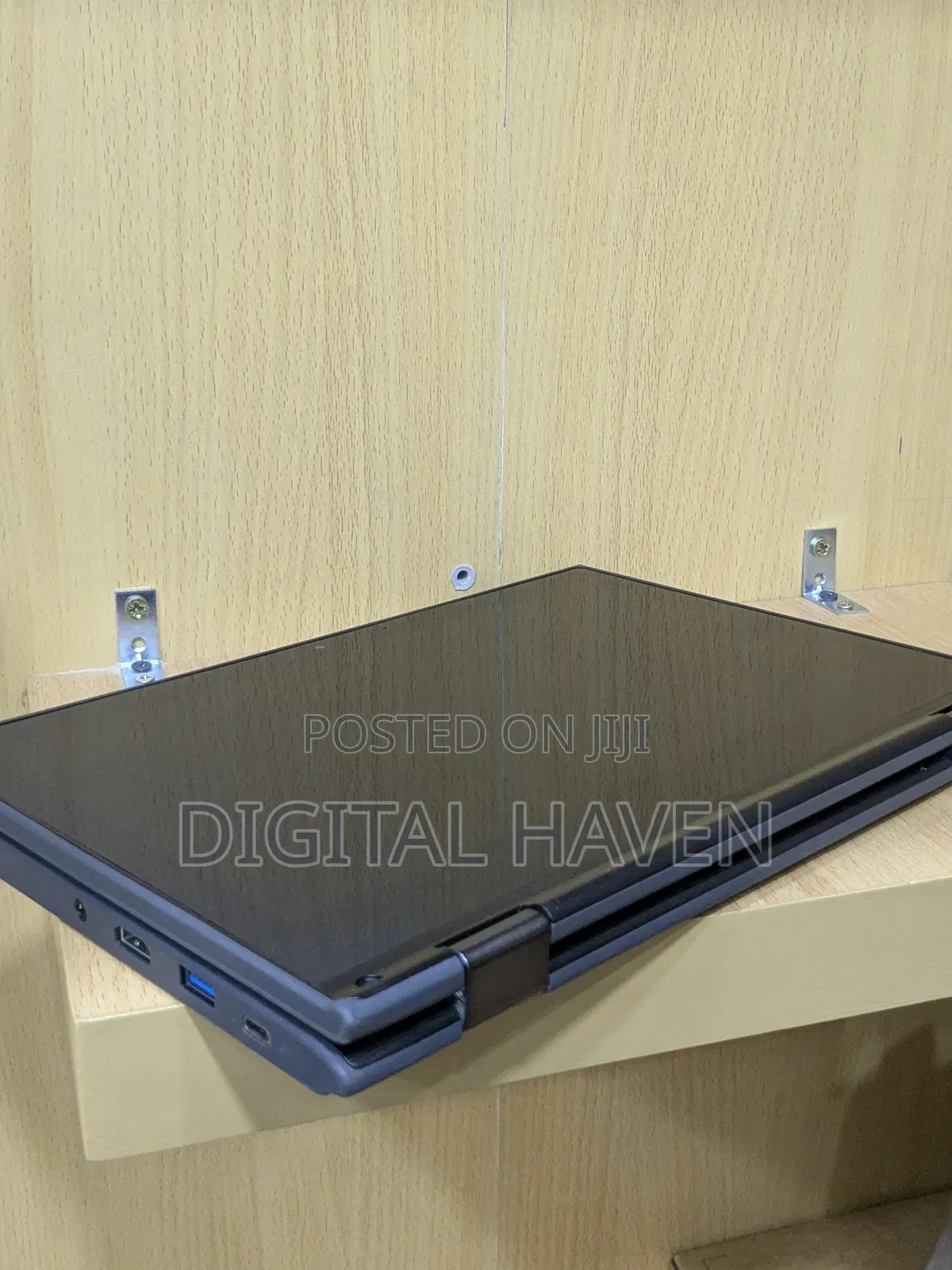 Laptop Lenovo 300e 4GB Intel SSD 128GB