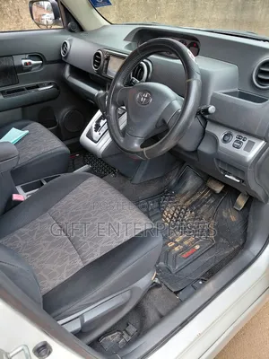Toyota Corolla Rumion 2011 Silver