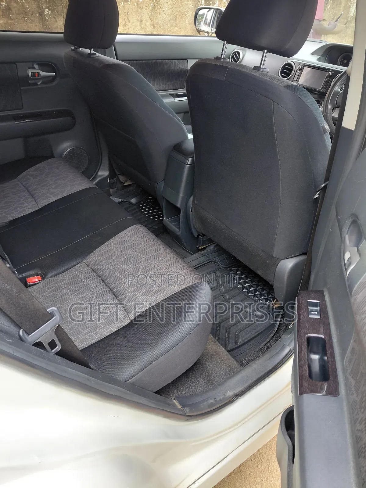 Toyota Corolla Rumion 2011 Silver