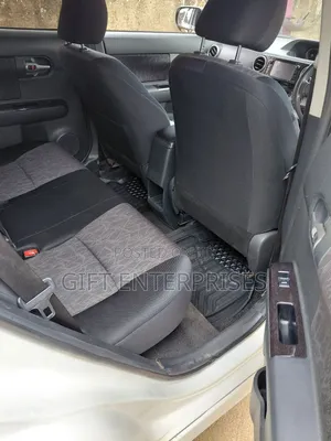 Toyota Corolla Rumion 2011 Silver