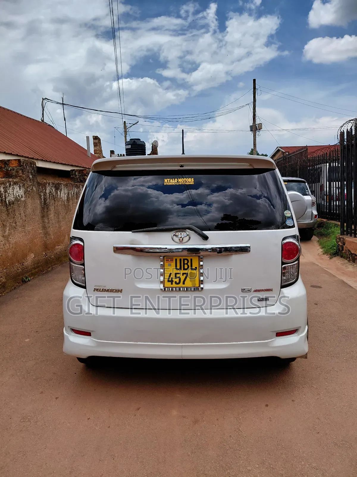Toyota Corolla Rumion 2011 Silver