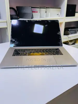 New Laptop Apple MacBook Pro 2019 16GB Intel Core i7 SSD 512GB