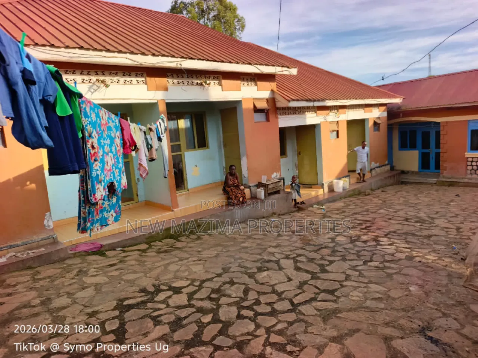 6bdrm House in Nansana Town, Central Division for sale