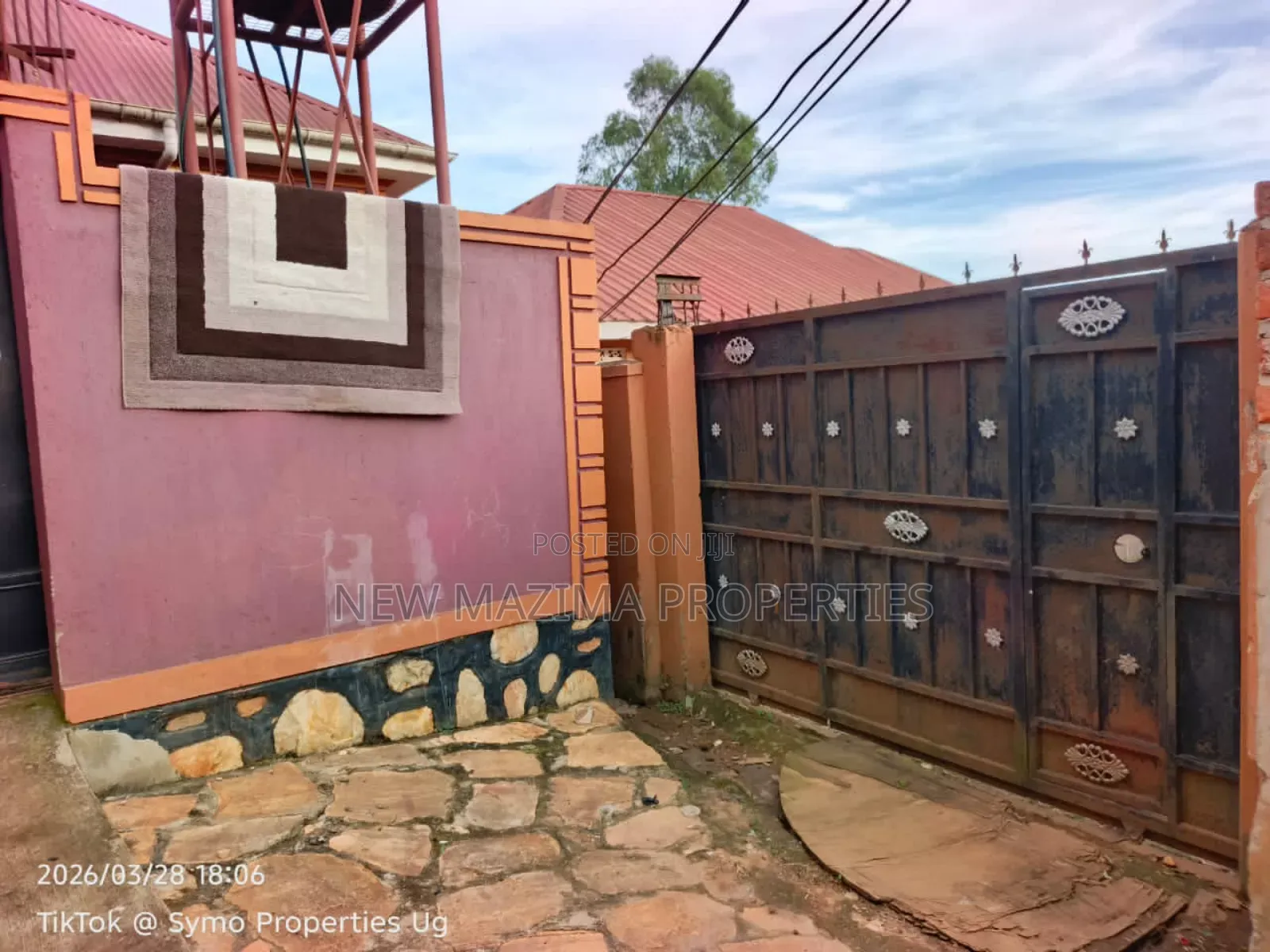 6bdrm House in Nansana Town, Central Division for sale