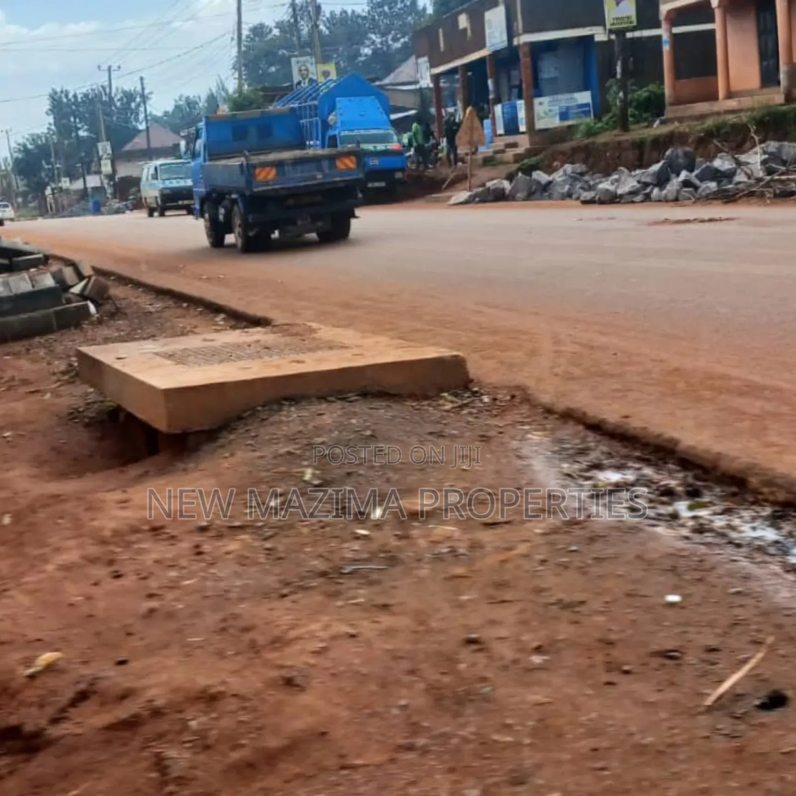 Commercial Plot Measuring on Tarmac of Salaama Munyonyo Rd Quicksale