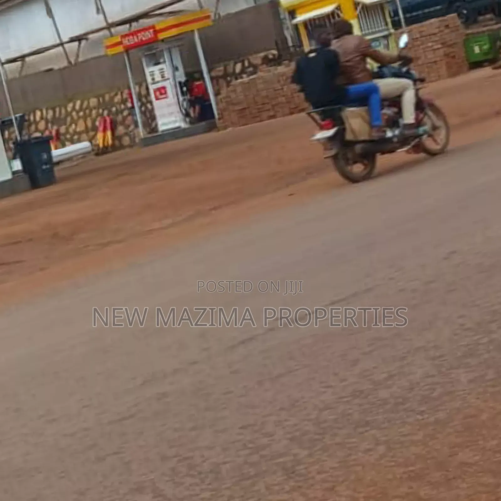 Commercial Plot Measuring on Tarmac of Salaama Munyonyo Rd Quicksale