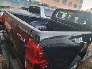 Toyota Hilux 2020 Black