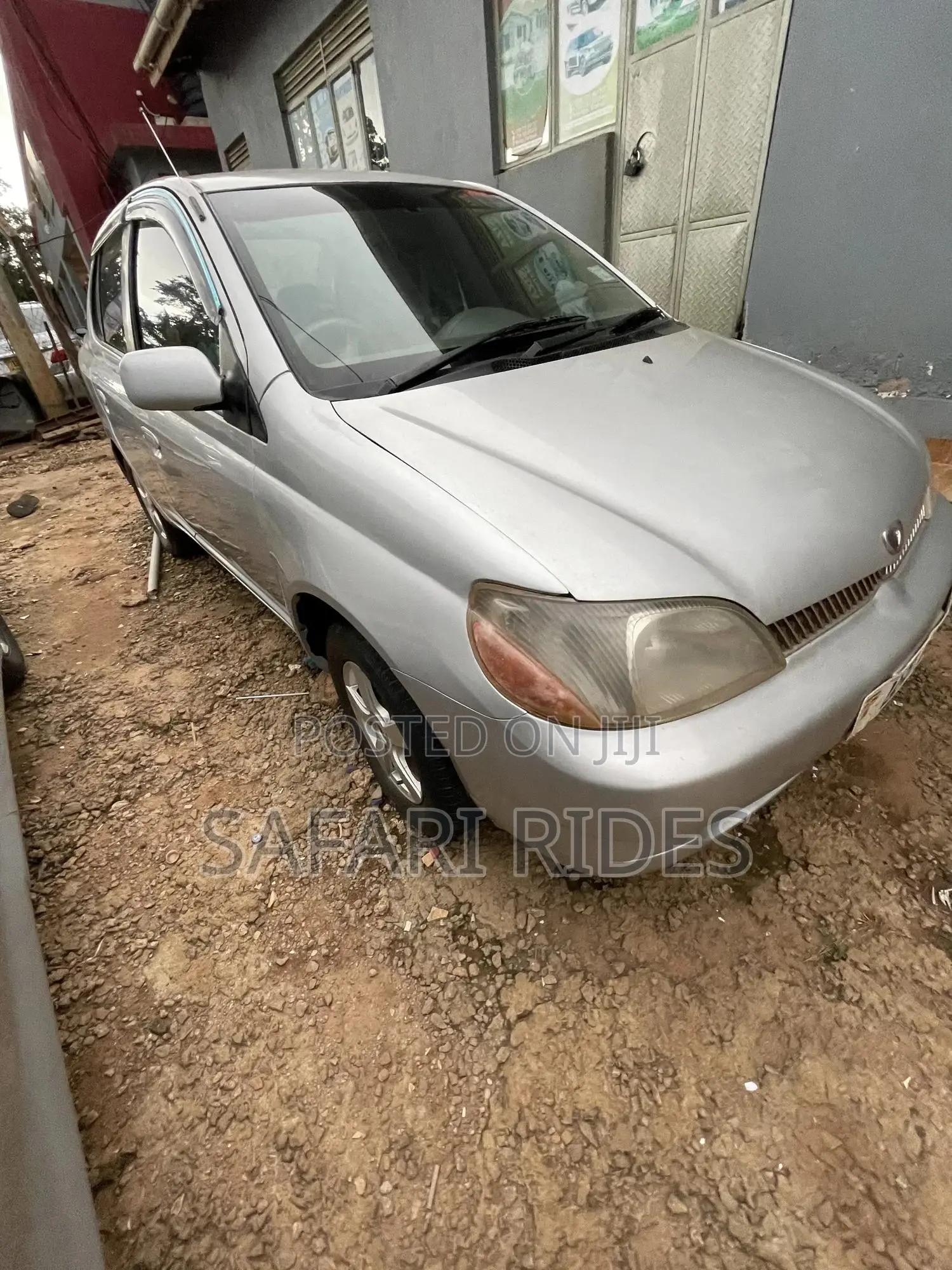 Toyota Platz 2001 Silver