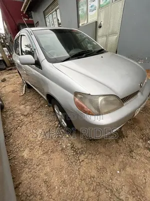 Toyota Platz 2001 Silver