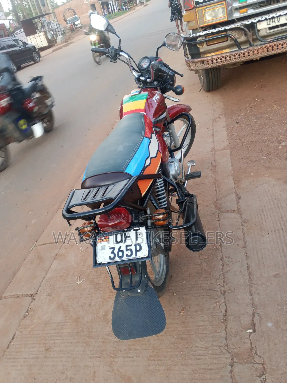 TVS HLX 125 2023 Red